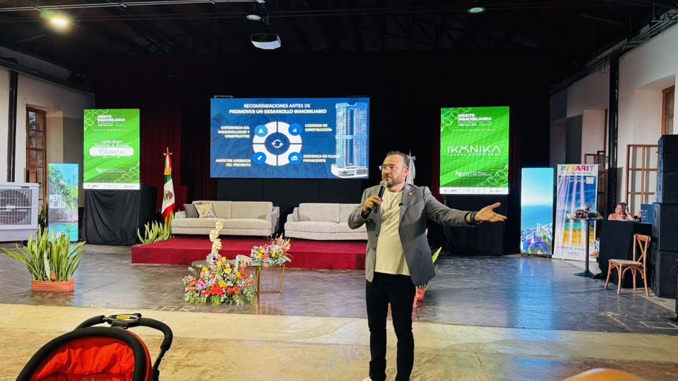 Ismael Tirado impartiendo clase — URB4N LAB Academy